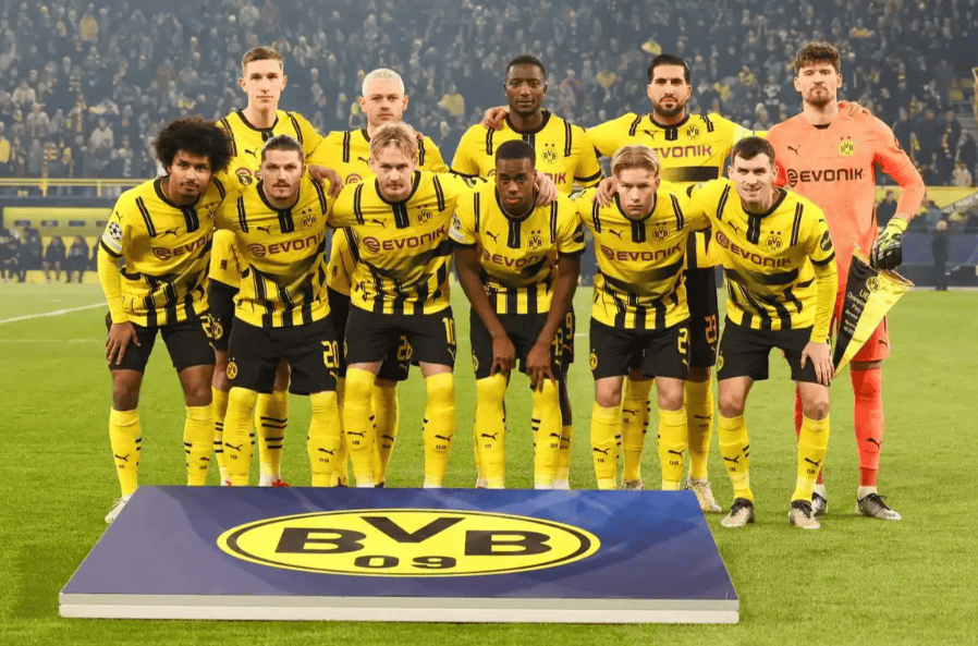 包含莎拉波娃遭遇十连败穆古鲁扎连续十场比赛得分超过伤愈复出，今晚托特纳姆战术微调瞬间刷屏的词条