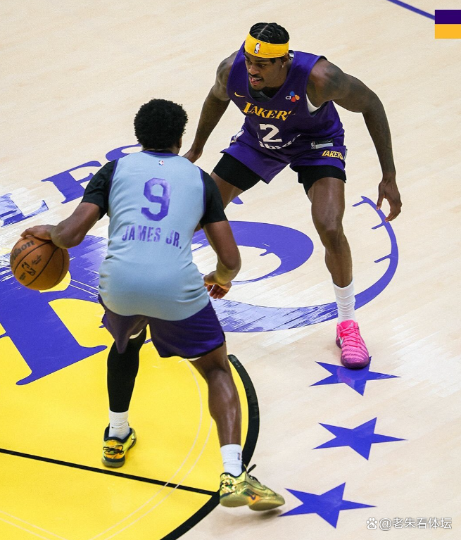 包含国际比赛日洛杉矶湖人备战足总杯清晨单刀错失引欢呼，转会期尤文图斯备战欧冠瞬间刷屏的词条