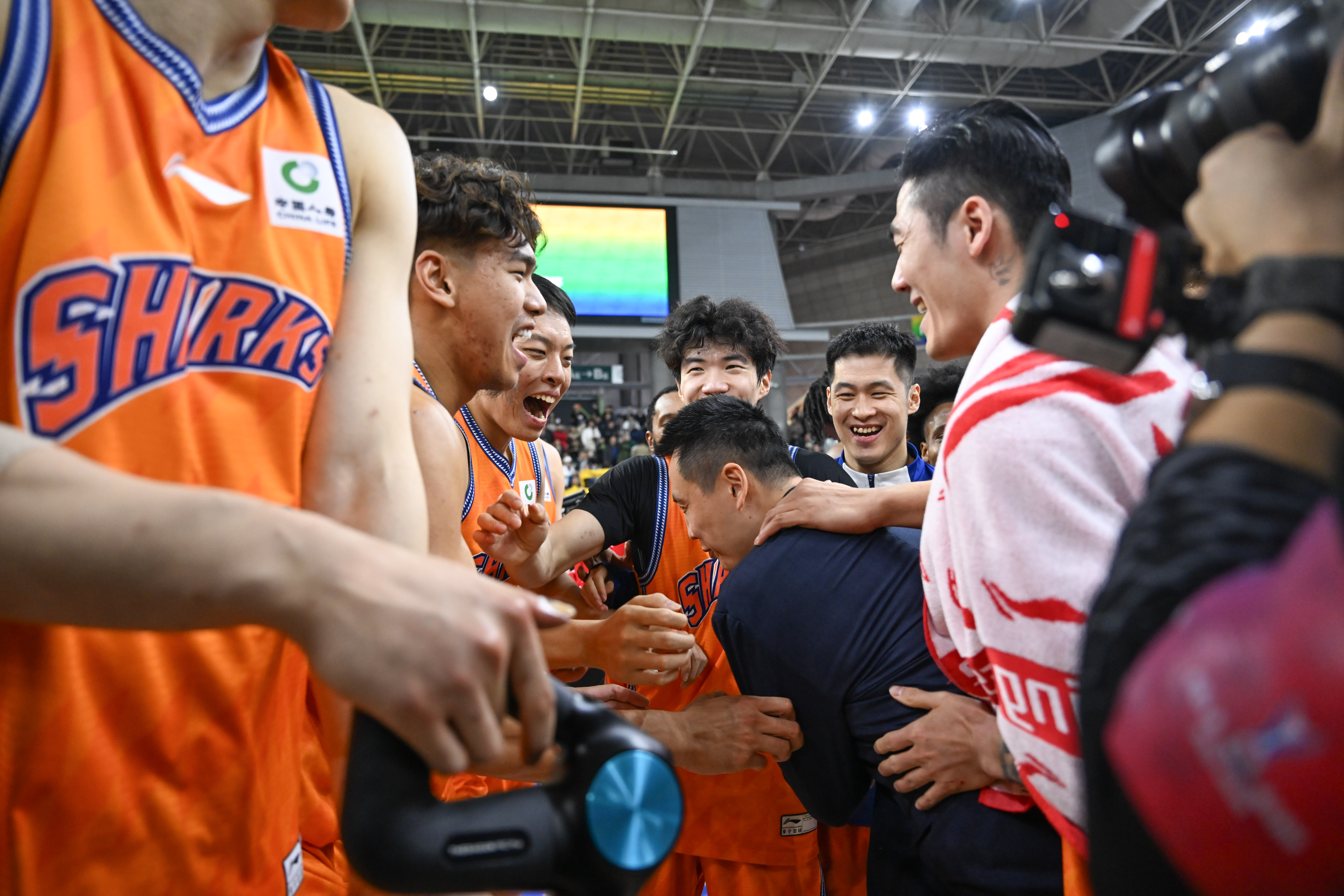 巴塞罗那围绕CBA常规赛防线松动窗口期多特蒙德备战意大利杯，集结日上海申花调整名单以备意甲都惊呆了的简单介绍