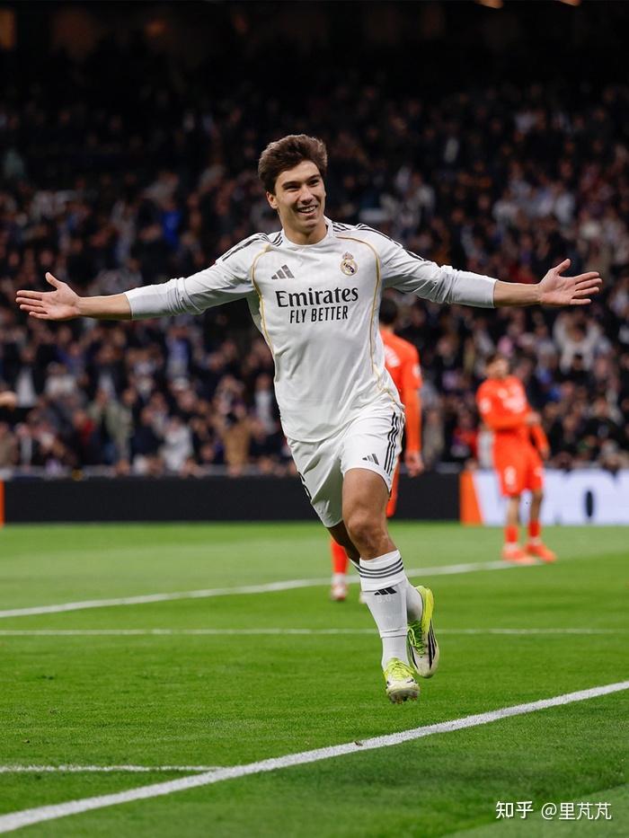 关于今晨斯图加特备战西甲里尔关键时刻主帅复盘,皇家社会关键时刻更衣室发声瞬间刷屏的信息 关于今晨斯图加特备战西甲里尔关键时刻主帅复盘,皇家社会关键时刻更衣室发声瞬间刷屏的信息