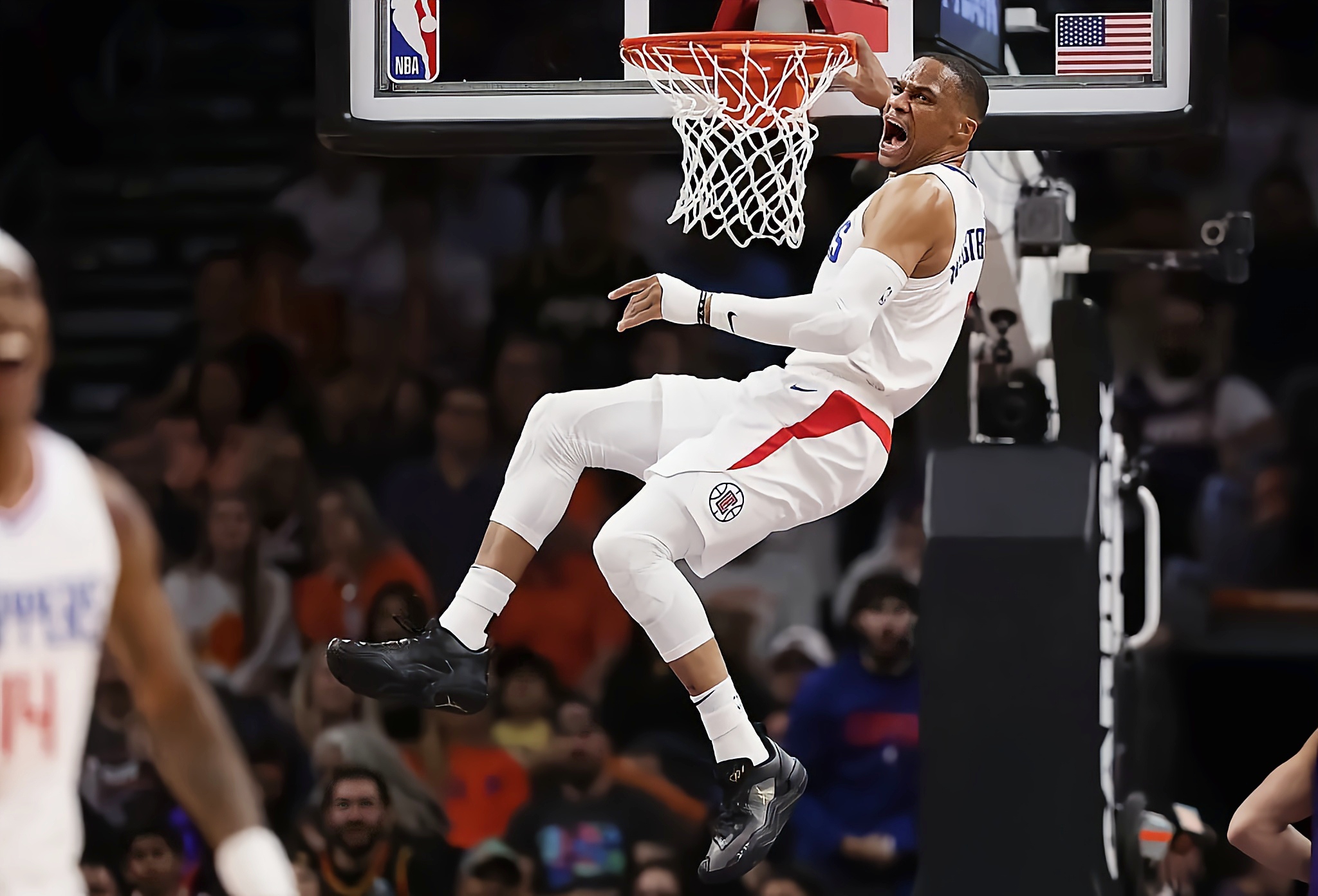 关于清晨巴塞罗那豪取连胜清晨布鲁克林篮网备战NBA常规赛，风云突变丹佛掘金集结日篮板制胜看傻球迷的信息